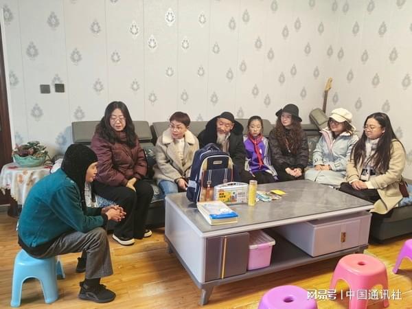 垃圾桶“变形记”扮靓巷道 小细节温暖民族情
